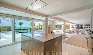 Prachtige villa te koop, gerenoveerd in een luxueuze, moderne stijl, op de Golden Mile - Marbella 41682 
