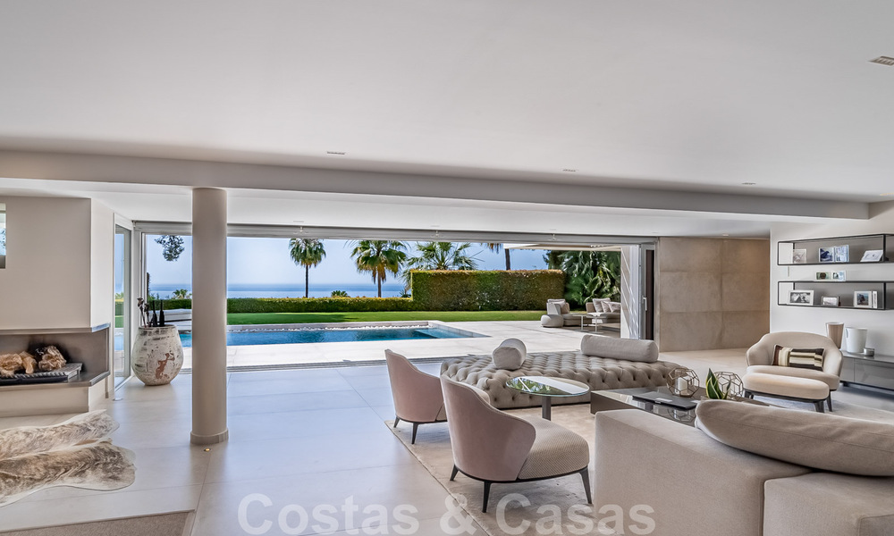 Prachtige villa te koop, gerenoveerd in een luxueuze, moderne stijl, op de Golden Mile - Marbella 41687