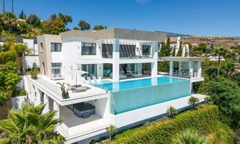 Moderne villa te koop met panoramisch zeezicht in Marbella - Benahavis 58772