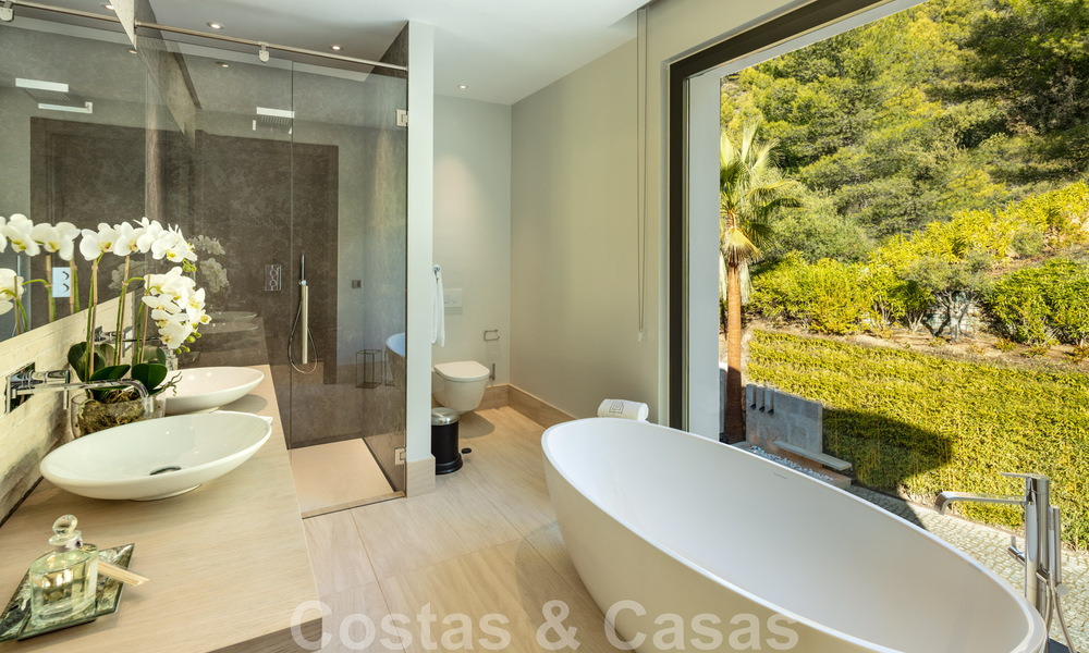 Eigentijdse, moderne luxevilla te koop in resort stijl met panoramisch zeezicht in Cascada de Camojan in Marbella 42086