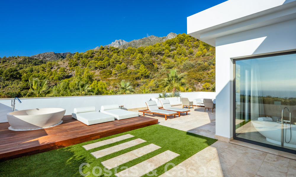 Eigentijdse, moderne luxevilla te koop in resort stijl met panoramisch zeezicht in Cascada de Camojan in Marbella 42095