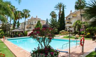 Luxe penthouse te koop in prachtig eerstelijnsgolf resort in Nueva Andalucia, Marbella 42204 