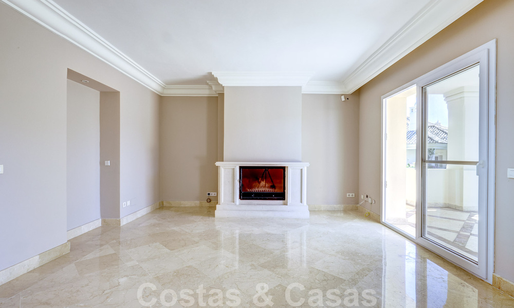 Luxe penthouse te koop in prachtig eerstelijnsgolf resort in Nueva Andalucia, Marbella 51663