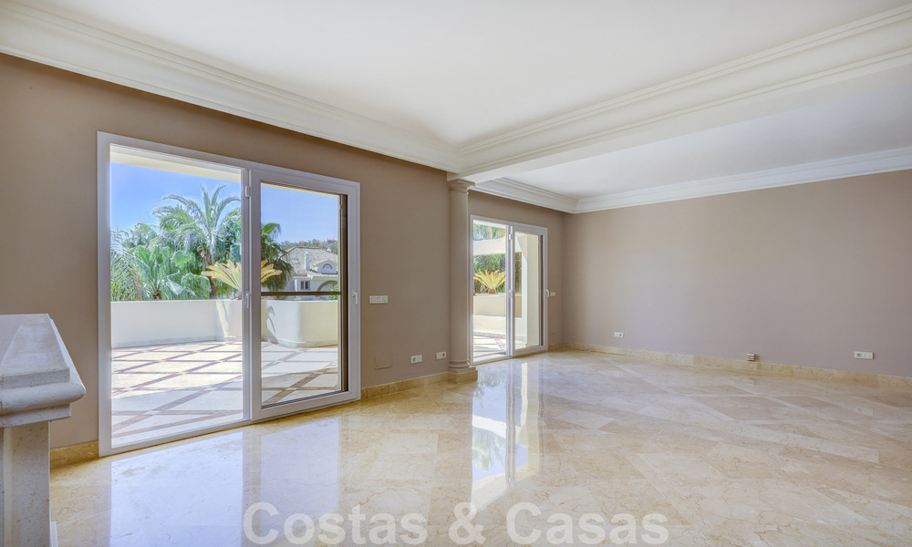 Luxe penthouse te koop in prachtig eerstelijnsgolf resort in Nueva Andalucia, Marbella 51664