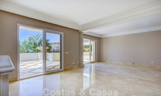 Luxe penthouse te koop in prachtig eerstelijnsgolf resort in Nueva Andalucia, Marbella 51664 