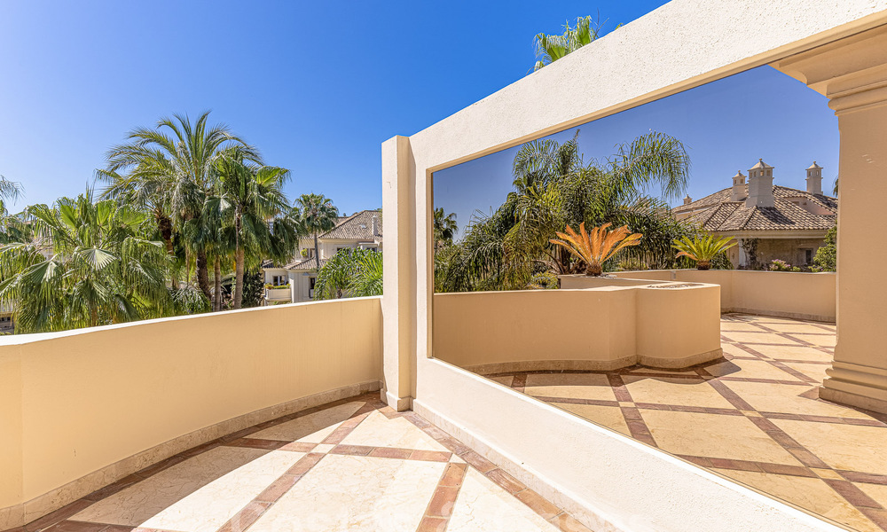 Luxe penthouse te koop in prachtig eerstelijnsgolf resort in Nueva Andalucia, Marbella 51666