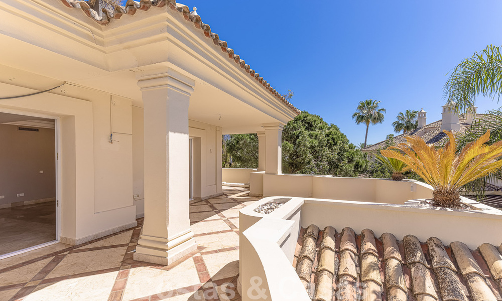 Luxe penthouse te koop in prachtig eerstelijnsgolf resort in Nueva Andalucia, Marbella 51668