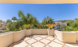 Luxe penthouse te koop in prachtig eerstelijnsgolf resort in Nueva Andalucia, Marbella 51670 