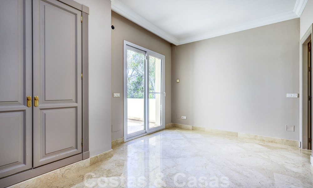 Luxe penthouse te koop in prachtig eerstelijnsgolf resort in Nueva Andalucia, Marbella 51691