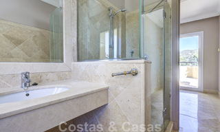 Luxe penthouse te koop in prachtig eerstelijnsgolf resort in Nueva Andalucia, Marbella 51693 