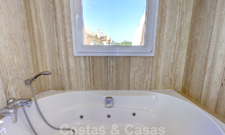 Luxe penthouse te koop in prachtig eerstelijnsgolf resort in Nueva Andalucia, Marbella 51696 