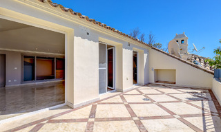 Luxe penthouse te koop in prachtig eerstelijnsgolf resort in Nueva Andalucia, Marbella 51699 