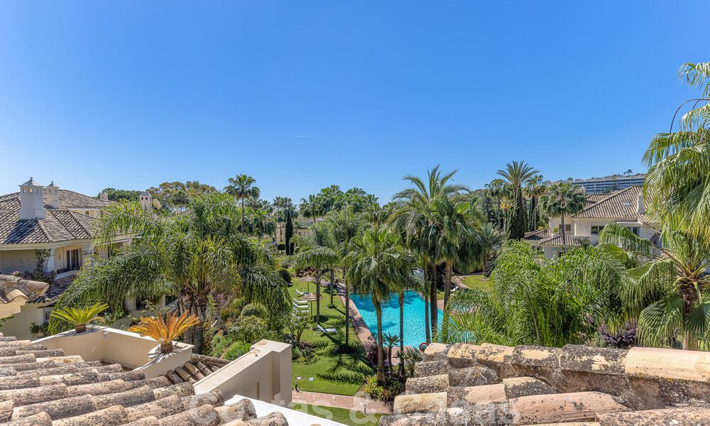 Luxe penthouse te koop in prachtig eerstelijnsgolf resort in Nueva Andalucia, Marbella 51703