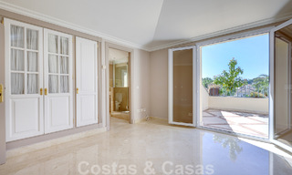 Luxe penthouse te koop in prachtig eerstelijnsgolf resort in Nueva Andalucia, Marbella 51704 