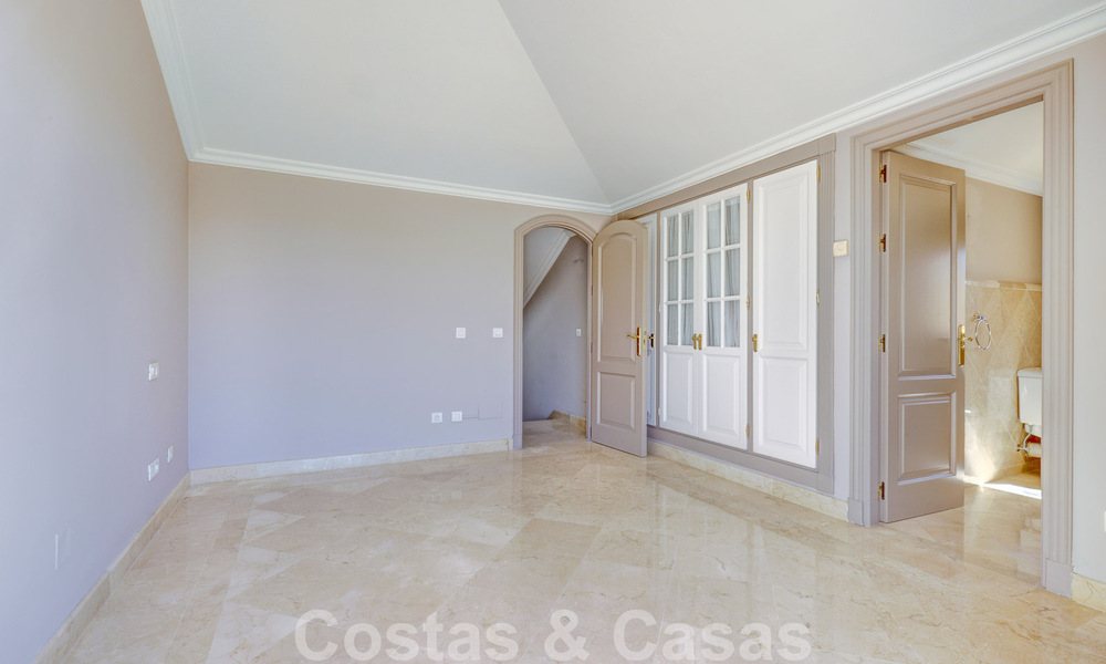 Luxe penthouse te koop in prachtig eerstelijnsgolf resort in Nueva Andalucia, Marbella 51706