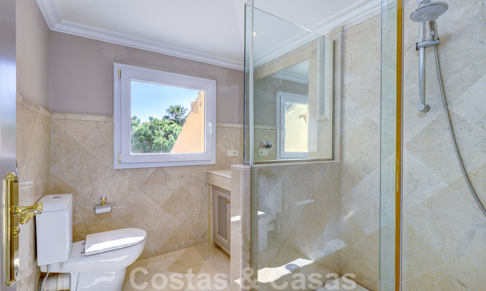 Luxe penthouse te koop in prachtig eerstelijnsgolf resort in Nueva Andalucia, Marbella 51707
