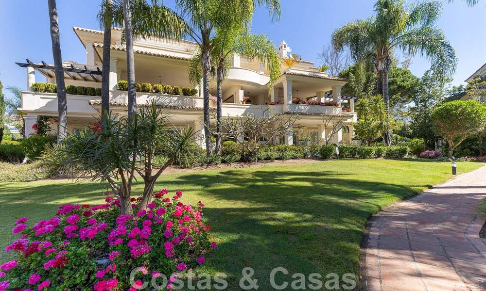 Luxe penthouse te koop in prachtig eerstelijnsgolf resort in Nueva Andalucia, Marbella 51709