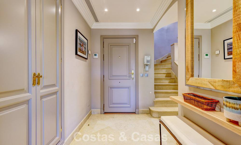 Luxe penthouse te koop in prachtig eerstelijnsgolf resort in Nueva Andalucia, Marbella 796979