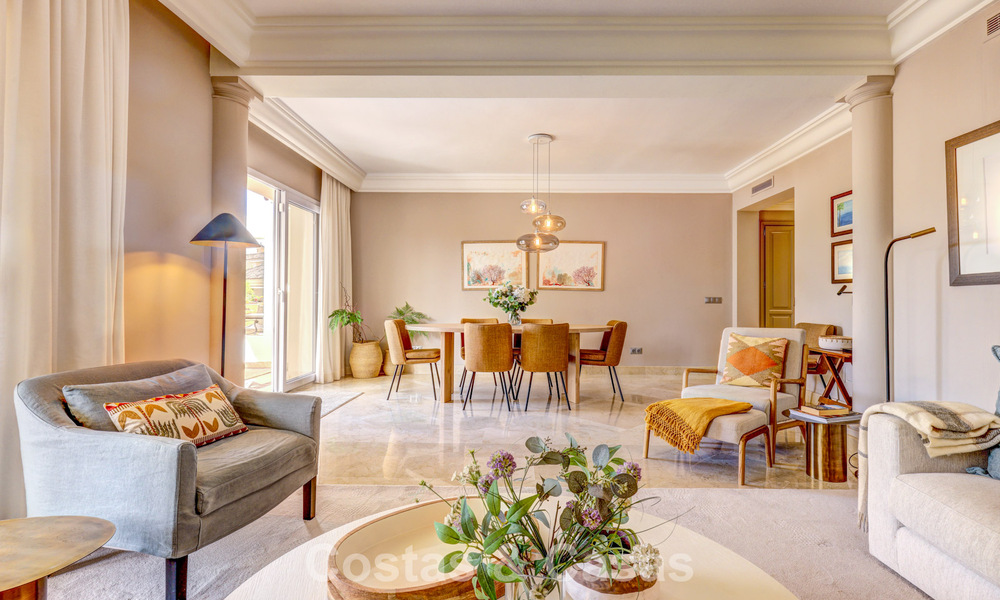 Luxe penthouse te koop in prachtig eerstelijnsgolf resort in Nueva Andalucia, Marbella 796981