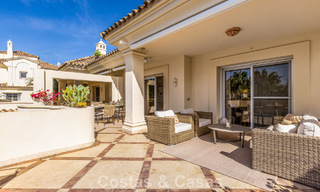 Luxe penthouse te koop in prachtig eerstelijnsgolf resort in Nueva Andalucia, Marbella 796988 