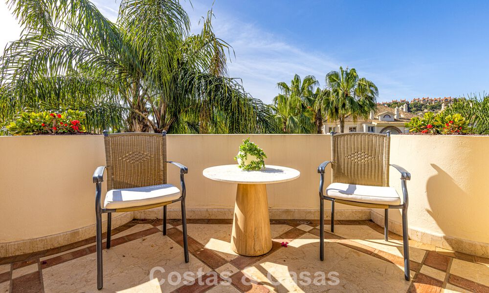 Luxe penthouse te koop in prachtig eerstelijnsgolf resort in Nueva Andalucia, Marbella 796992