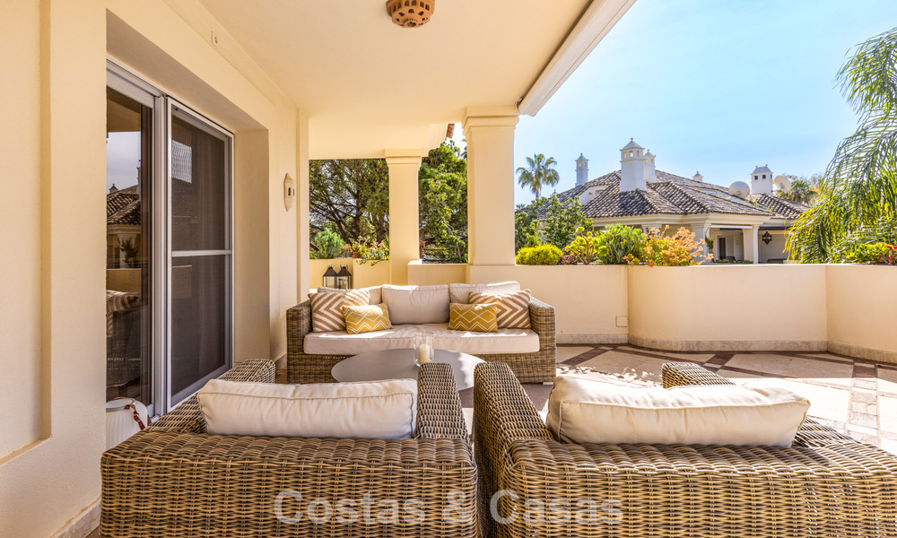 Luxe penthouse te koop in prachtig eerstelijnsgolf resort in Nueva Andalucia, Marbella 796994