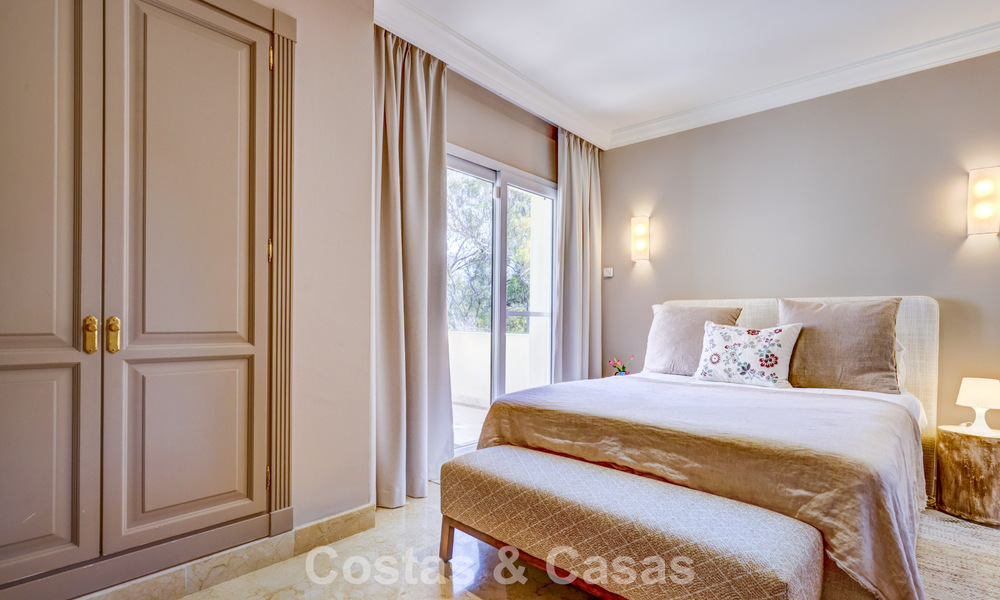 Luxe penthouse te koop in prachtig eerstelijnsgolf resort in Nueva Andalucia, Marbella 796995