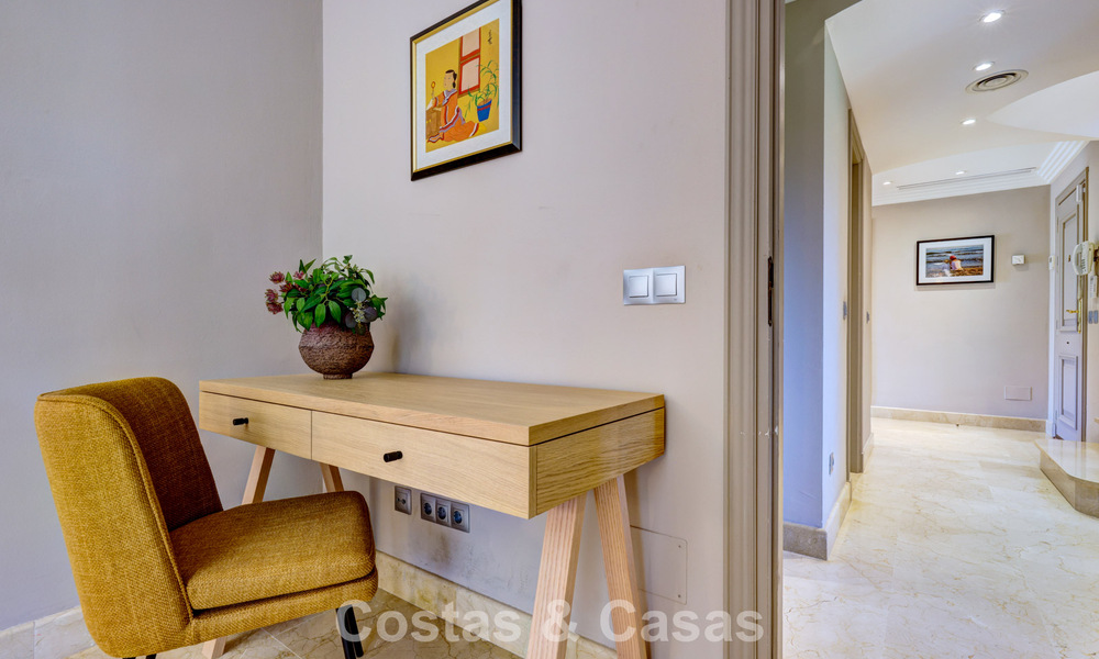 Luxe penthouse te koop in prachtig eerstelijnsgolf resort in Nueva Andalucia, Marbella 797005