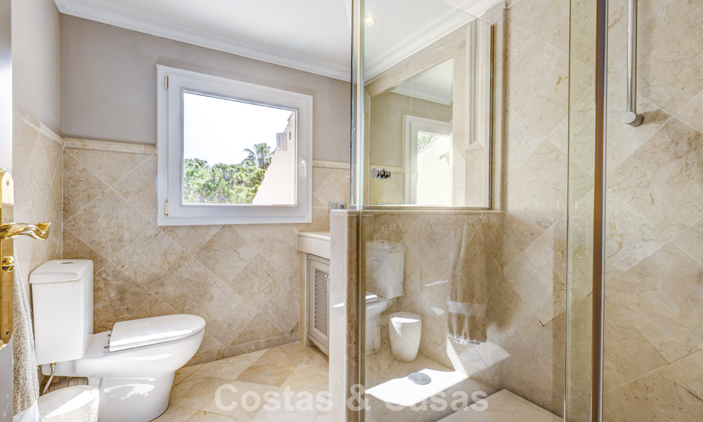 Luxe penthouse te koop in prachtig eerstelijnsgolf resort in Nueva Andalucia, Marbella 797013