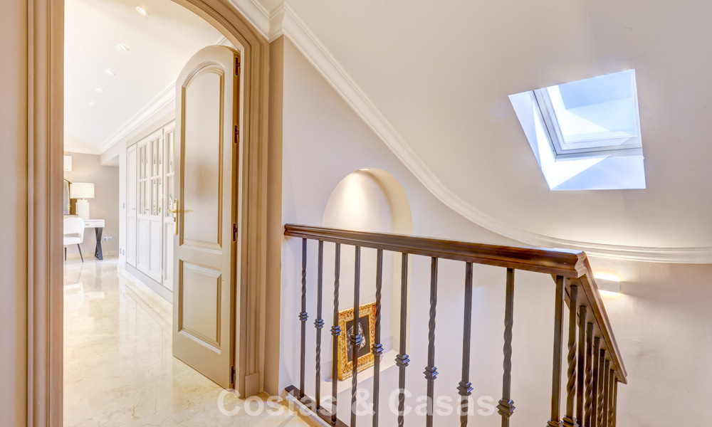 Luxe penthouse te koop in prachtig eerstelijnsgolf resort in Nueva Andalucia, Marbella 797016