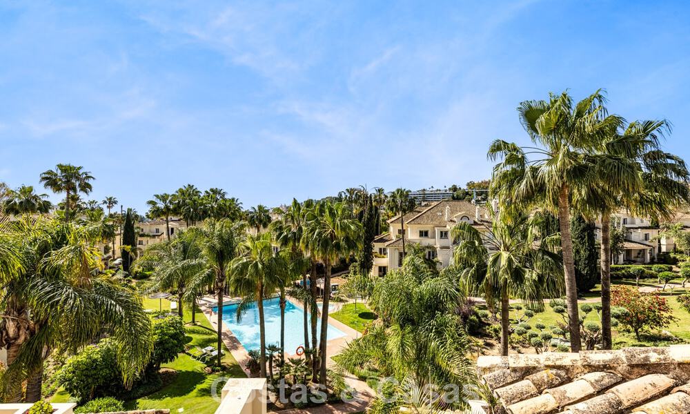 Luxe penthouse te koop in prachtig eerstelijnsgolf resort in Nueva Andalucia, Marbella 797019