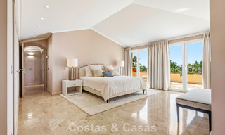 Luxe penthouse te koop in prachtig eerstelijnsgolf resort in Nueva Andalucia, Marbella 797021 
