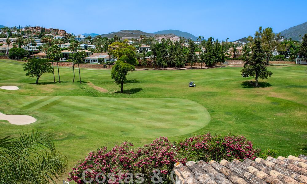 Luxe penthouse te koop in prachtig eerstelijnsgolf resort in Nueva Andalucia, Marbella 797032