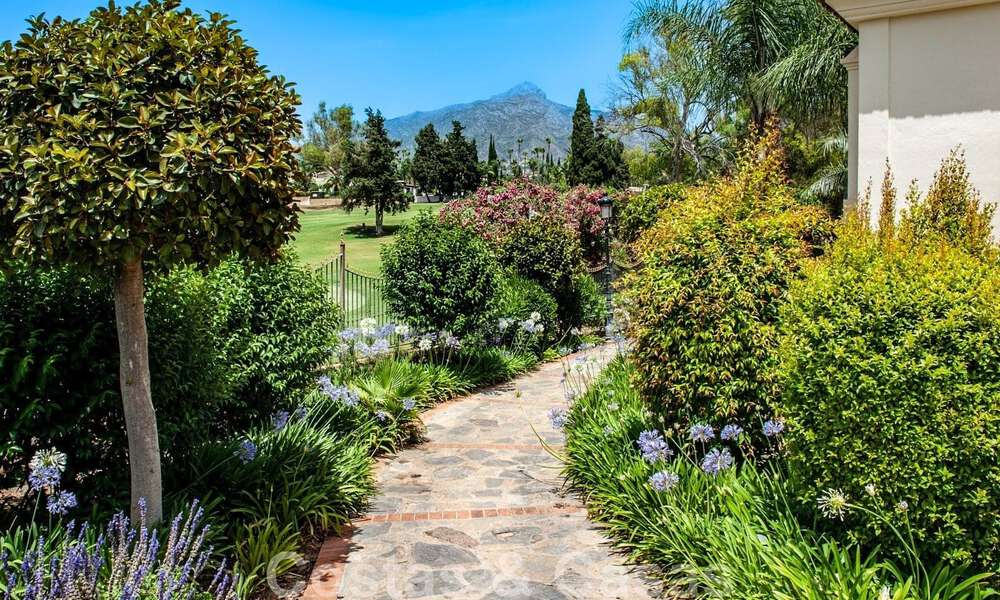 Luxe penthouse te koop in prachtig eerstelijnsgolf resort in Nueva Andalucia, Marbella 797033