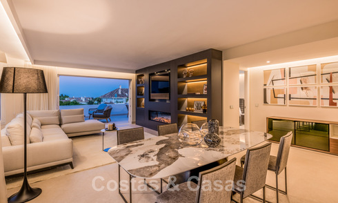 Gerenoveerd modern appartement te koop op de Golden Mile van Marbella. Instapklaar + gemeubileerd. 42294