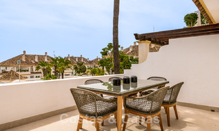 Gerenoveerd modern appartement te koop op de Golden Mile van Marbella. Instapklaar + gemeubileerd. 42312 