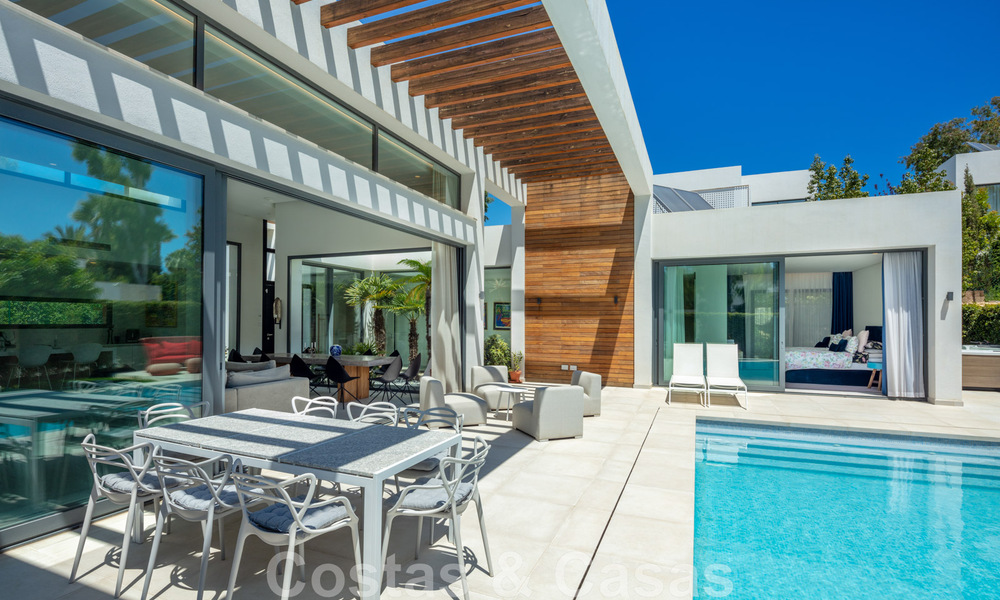 Moderne villa te koop in een villacomplex tussen Marbella en Estepona 42419