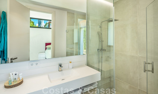 Moderne villa te koop in een villacomplex tussen Marbella en Estepona 42422 