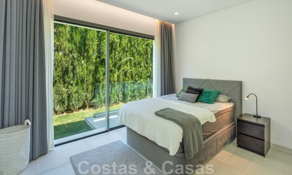Moderne villa te koop in een villacomplex tussen Marbella en Estepona 42423