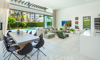 Moderne villa te koop in een villacomplex tussen Marbella en Estepona 42426 