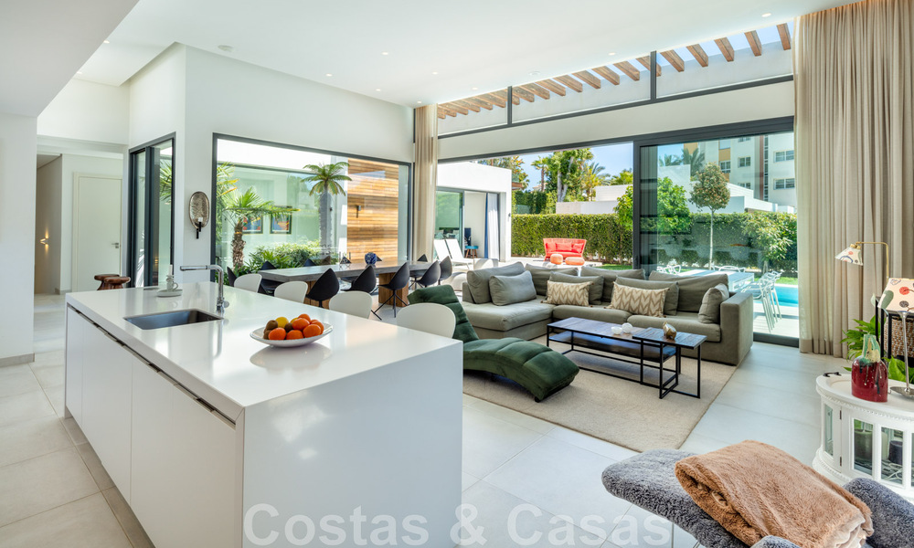 Moderne villa te koop in een villacomplex tussen Marbella en Estepona 42428