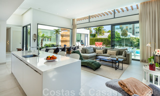 Moderne villa te koop in een villacomplex tussen Marbella en Estepona 42428 