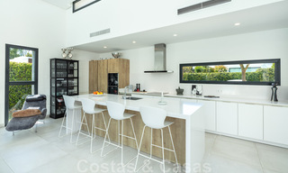 Moderne villa te koop in een villacomplex tussen Marbella en Estepona 42431 