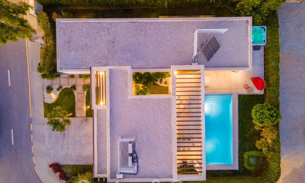 Moderne villa te koop in een villacomplex tussen Marbella en Estepona 42435