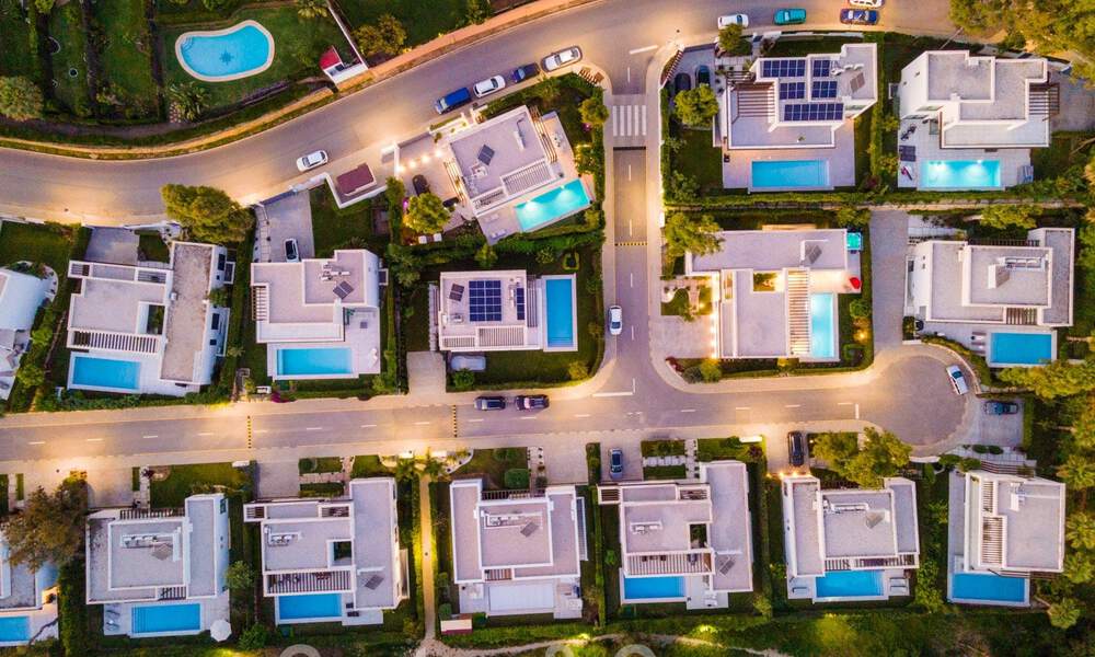 Moderne villa te koop in een villacomplex tussen Marbella en Estepona 42436