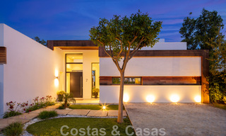 Moderne villa te koop in een villacomplex tussen Marbella en Estepona 42441 
