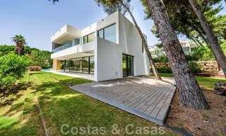 Instapklare, nieuwe, designervilla te koop, ecologisch ontworpen met houten en natuurstenen materialen op de Golden Mile van Marbella 42783 