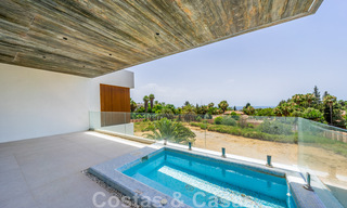 Instapklare, nieuwe, designervilla te koop, ecologisch ontworpen met houten en natuurstenen materialen op de Golden Mile van Marbella 42789 