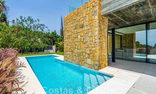 Instapklare, nieuwe, designervilla te koop, ecologisch ontworpen met houten en natuurstenen materialen op de Golden Mile van Marbella 42796 