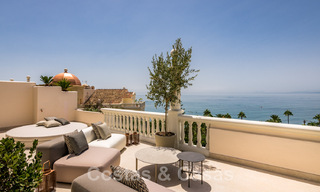 Opportuniteit! Eerstelijns strand luxe penthouse te koop in Las Dunas Park, Marbella - Estepona. Eigentijds gerenoveerd. Instapklaar. 43708 